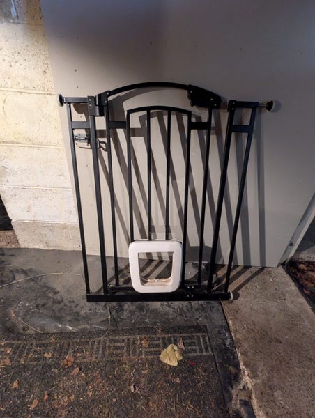 Toddler gate with pet door Carousel 1