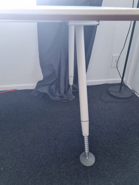 Large desk. Height adjustable Carousel 3