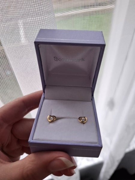 9ct Dimond heart studs Carousel 2
