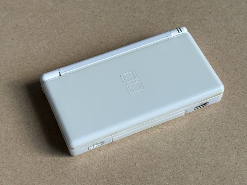 White Nintendo DS lite Carousel 2
