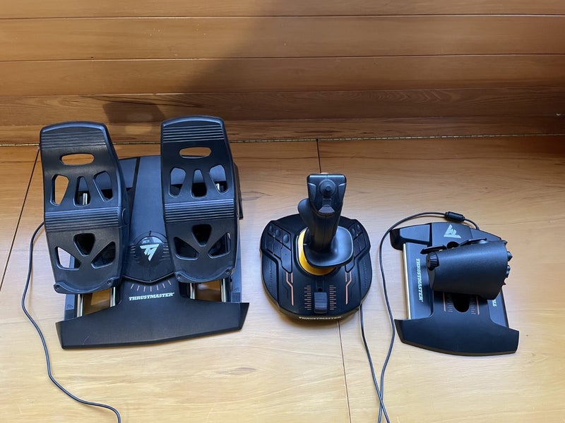 Thrustmaster T.16000M FCS Carousel 1