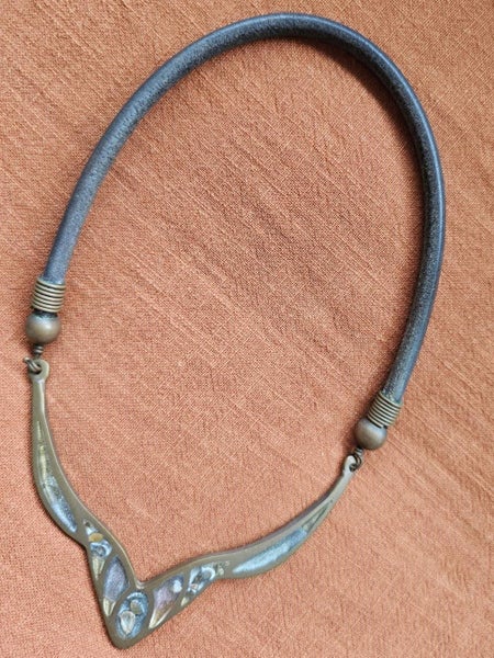 Vintage Modernist Brass and Shell Collar Necklace Carousel 1