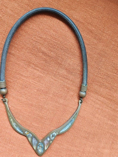 Vintage Modernist Brass and Shell Collar Necklace Carousel 3