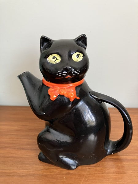 Wood & Sons ‘Pussyfoot’ 1930s novelty teapot Carousel 1
