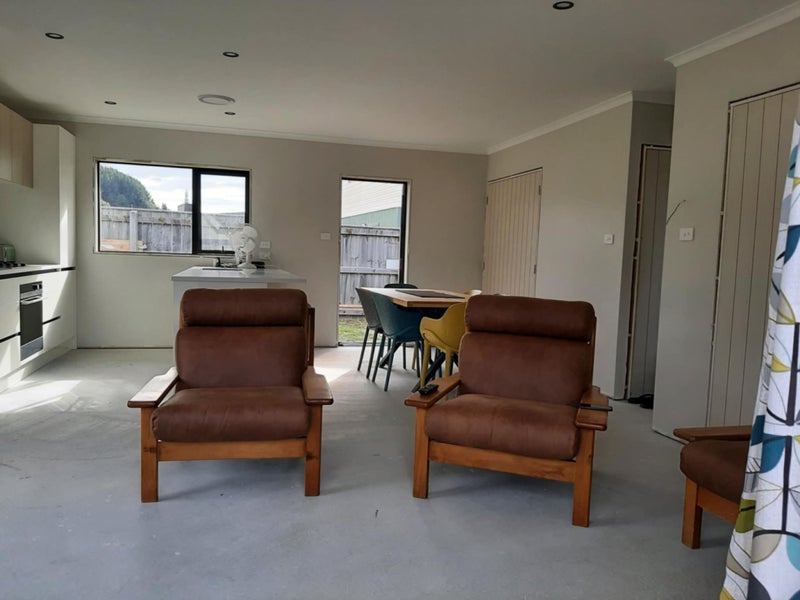 Retro Lounge Suite Carousel 4