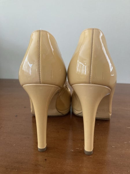 Peter Kaiser pumps Carousel 2