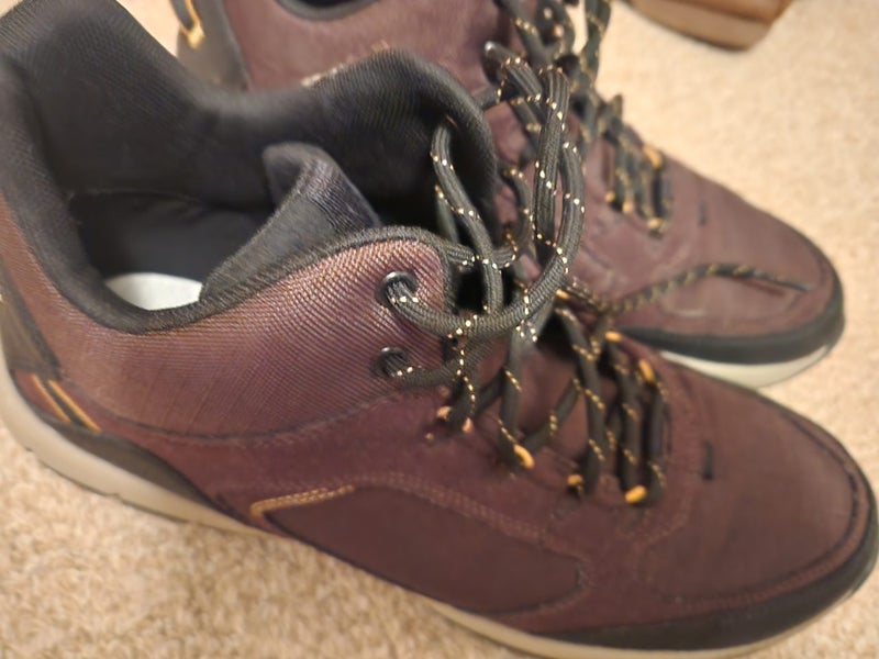 Clarks shoes outdoor? Walking/hiking? Like New! Size 10uk 11us Carousel 1
