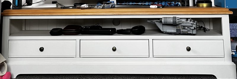Clover TV Cabinet Carousel 2