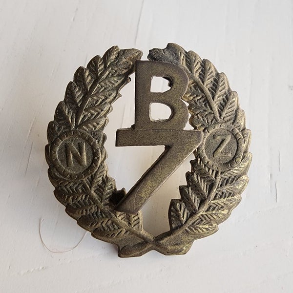 WW1 7th B Reinforcments NZ cap badge Carousel 1