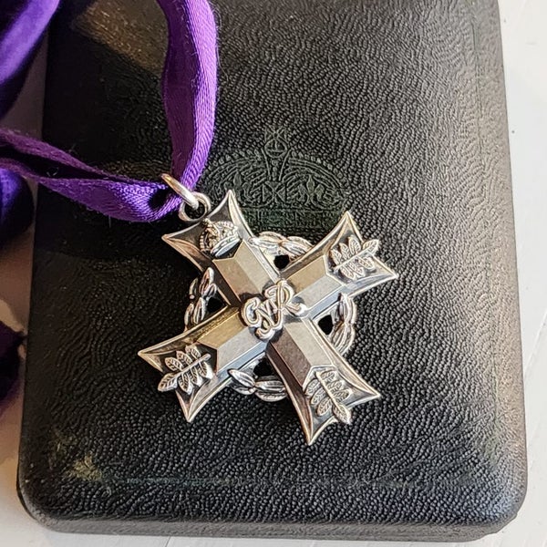 RNZNVR Memeorial Cross to Pilot Carousel 1
