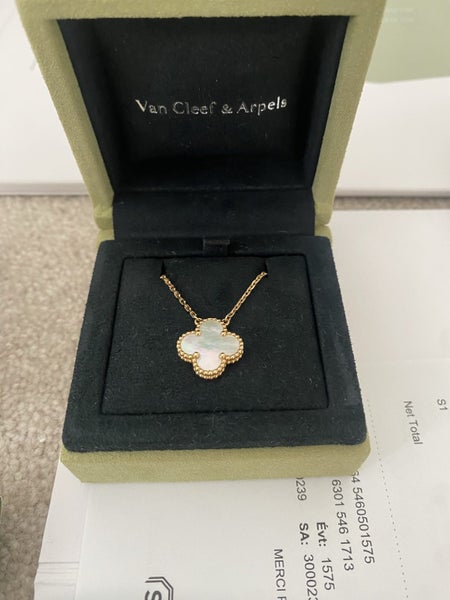 Van Cleef Vintage Alhambra pendant Carousel 1