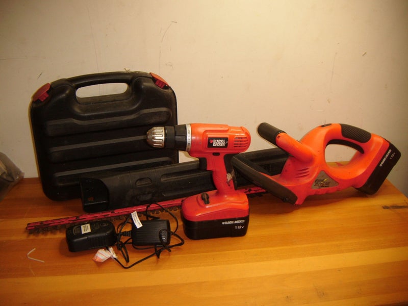 Black& Decker Cordless Drill and Hedge Trimmer Carousel 1