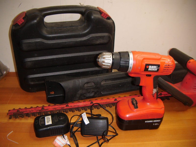 Black& Decker Cordless Drill and Hedge Trimmer Carousel 2