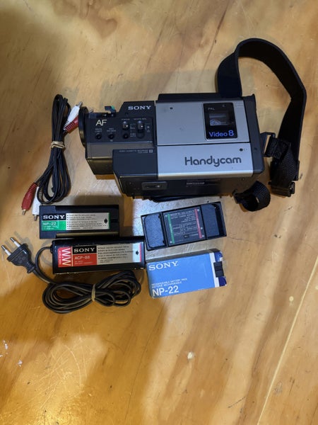 Sony Handycam Video 8 Camera and accessories (faulty see descriptions) Carousel 1