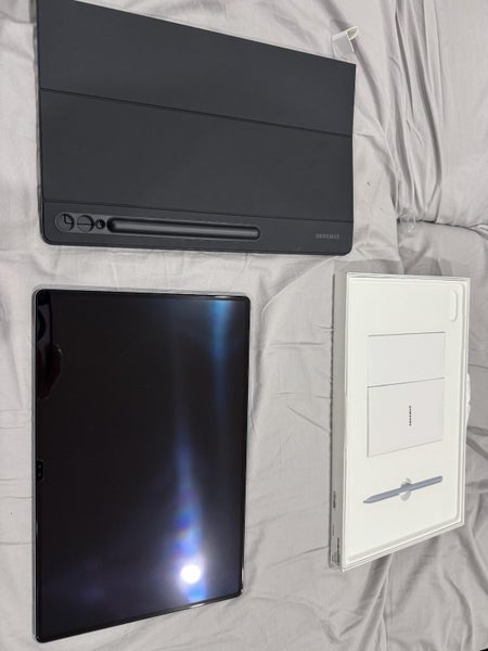 Samsung Galaxy Tab S10 Ultra (Wi-Fi 256GB) + Book Cover Keyboard Slim (AI Key) Carousel 1