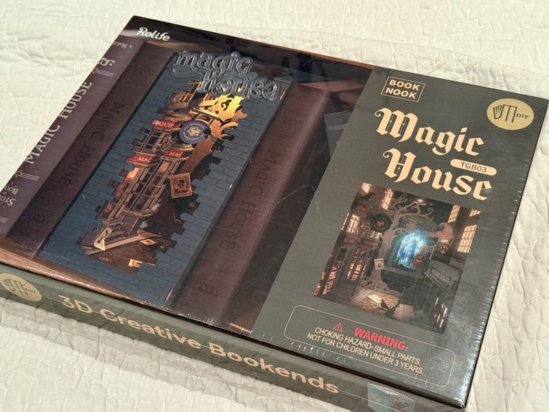 Rolife Magic House Book Book (BRAND NEW) Carousel 1