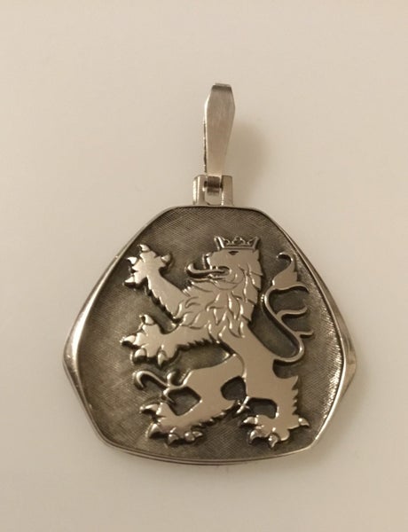 Silver VINTAGE Lion Emblem Pendant Carousel 1