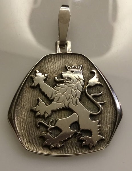 Silver VINTAGE Lion Emblem Pendant Carousel 2