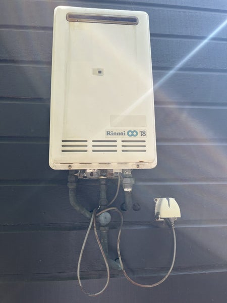 Rinnai Infinity 18 Gas Hot Water Unit Carousel 1