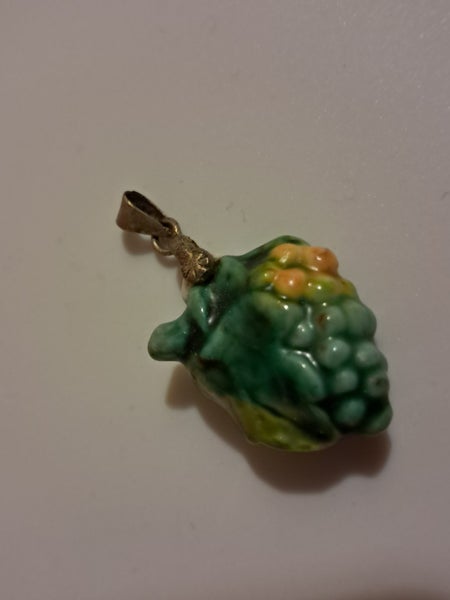 Vintage porcelain grapes gold pendant Carousel 2