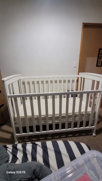 Jolly jumper white cot and mattress Carousel 1