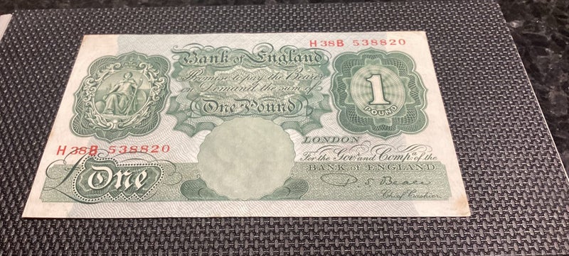 One Pound, First Series Carousel 1