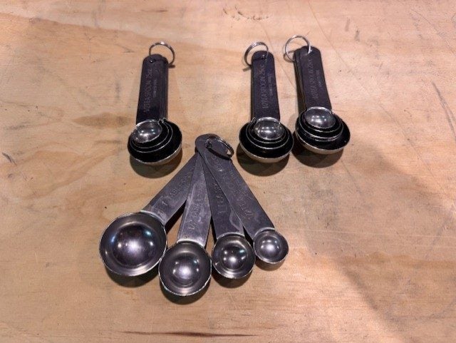 4 Sets S/S Measuring Spoons Carousel 1