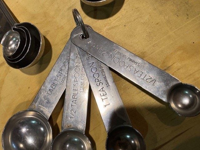 4 Sets S/S Measuring Spoons Carousel 2