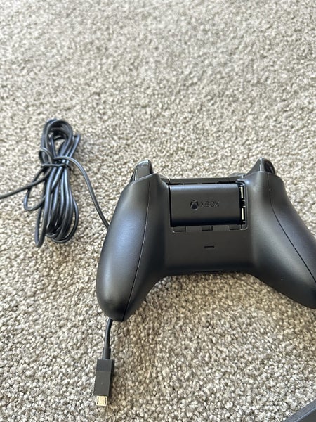 Xbox One X 1Tb bundle in box Carousel 3