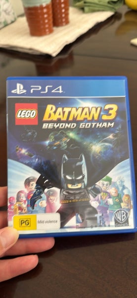 PS4 with 2 Sony offical controllers 2 games Carousel 3