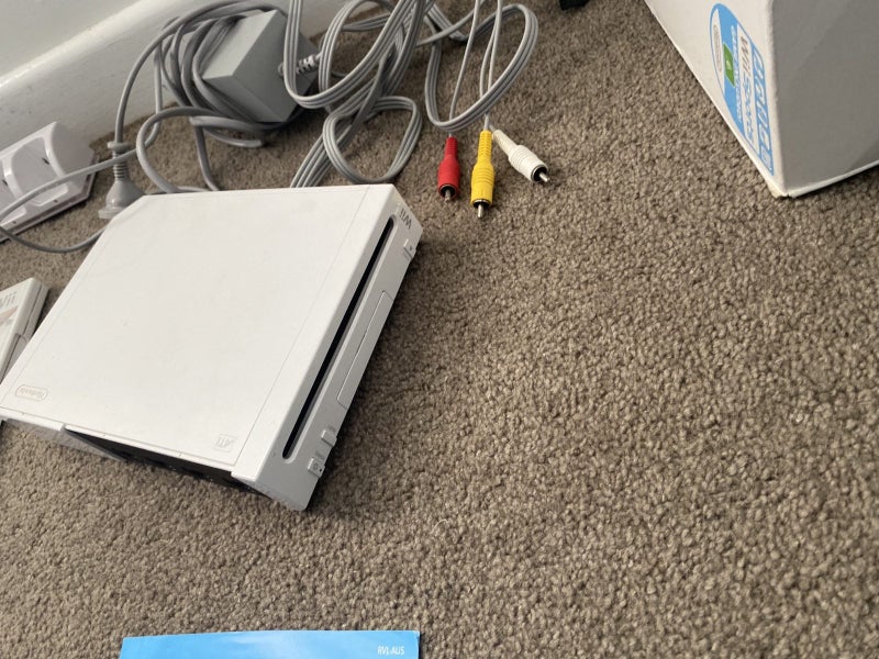 Nintendo Wii Bundle - Console plus controllers plus games Carousel 4