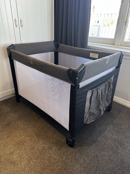 Steelcraft Snooze Play Portable cot Carousel 1