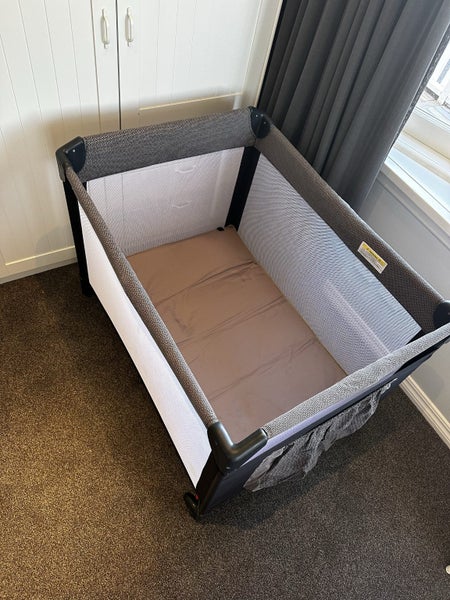 Steelcraft Snooze Play Portable cot Carousel 2