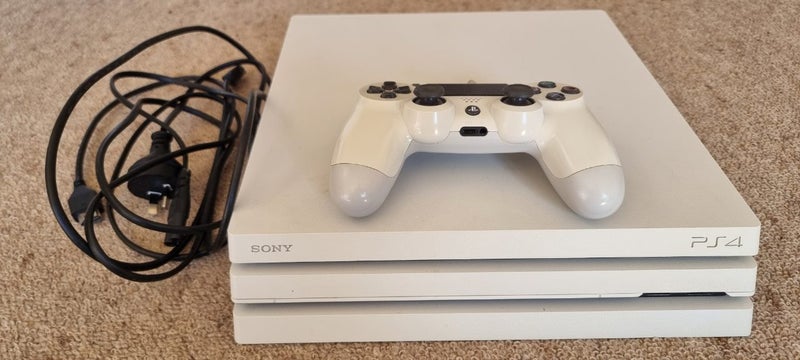 PS4 Pro 1TB + 2 Games Carousel 1