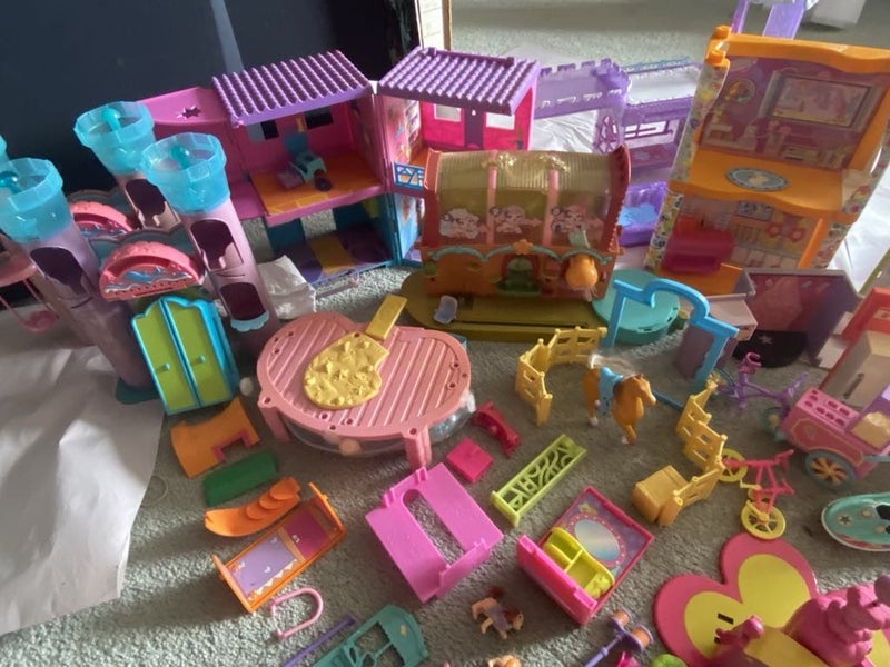 Polly Pocket doll houses, hotels, furniture, accessories and bits and pieces Carousel 2