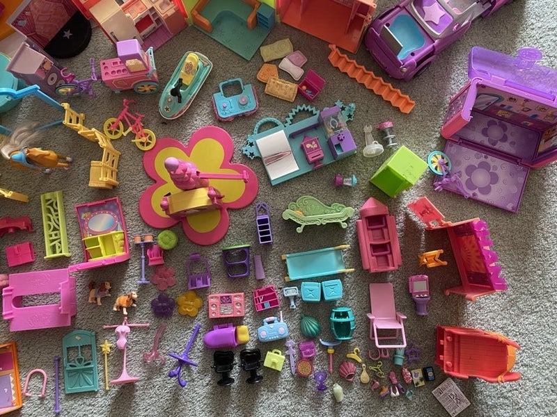 Polly Pocket doll houses, hotels, furniture, accessories and bits and pieces Carousel 13