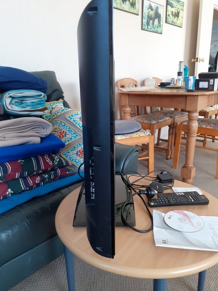 LG TV - 32 inch Carousel 7