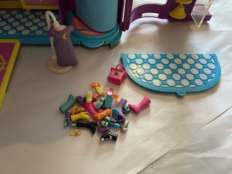 Polly Pocket doll boutique Carousel 4
