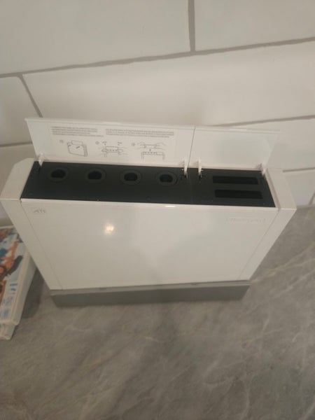 White Wii Plus one games and Offical Controller Carousel 2