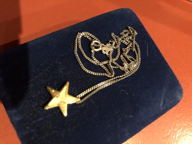 9 Ct star pendant on a sterling silver chain . Carousel 1