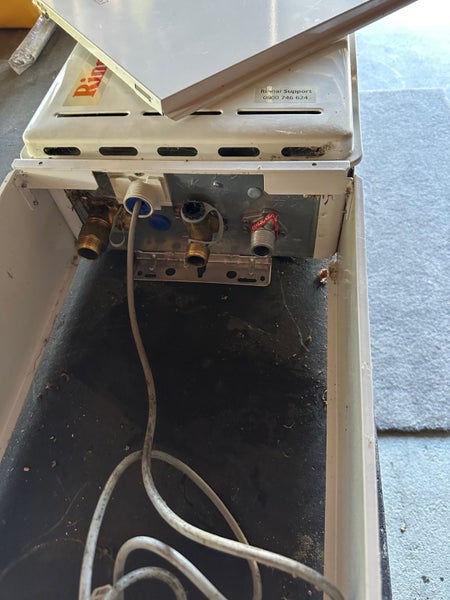 Gas Califont V26 external Rinnai Water Heater Carousel 3