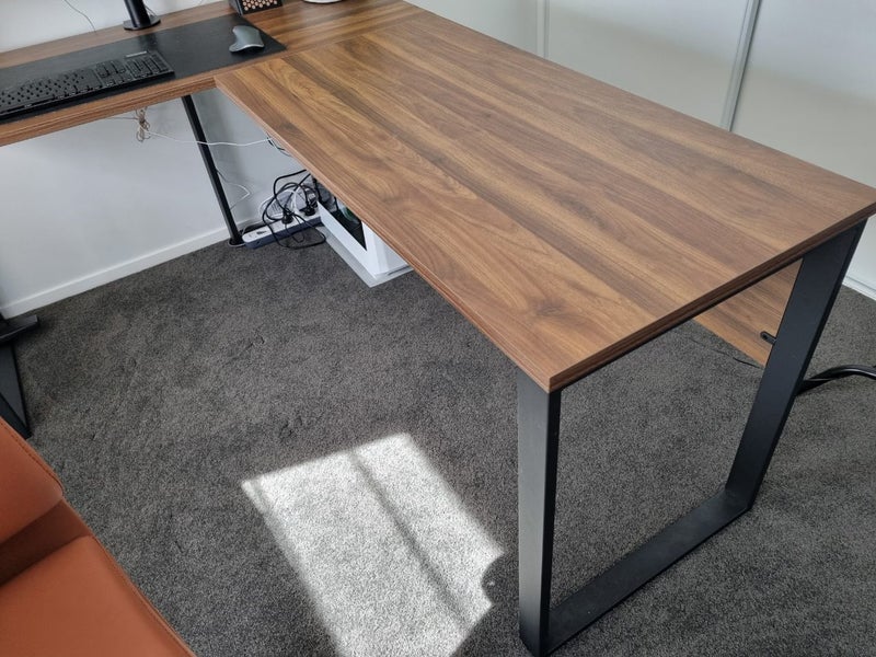 Corner Desk Carousel 2