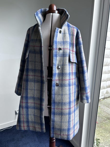 Warm winter jacket - Size Small (fits 8-10) Carousel 1