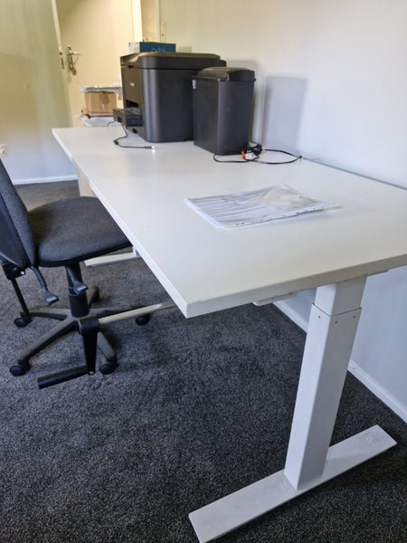 Agile 1800mm Long Winder Desk Carousel 1