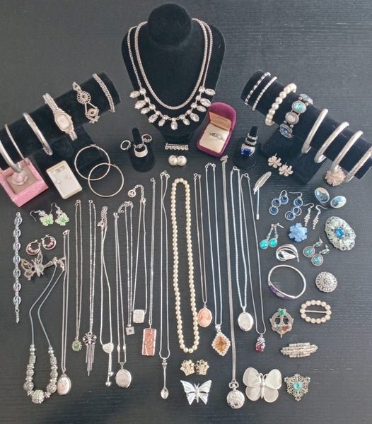 ESTATE SALE JEWELLERY COLLECTION Carousel 1