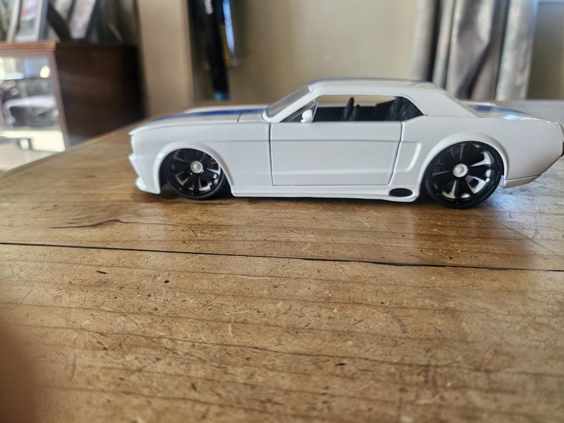 1965 Ford Mustang 1/24 scale by Jada Carousel 11