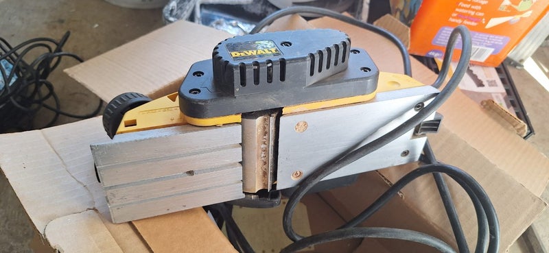 DeWalt planer DW680 Carousel 2
