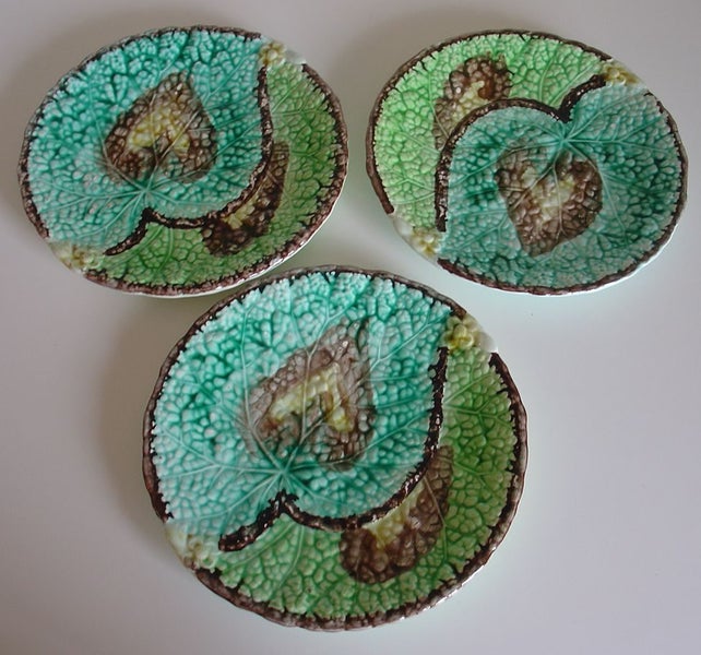 Majolica Vine Leaf Plates x 3 (A) Carousel 1