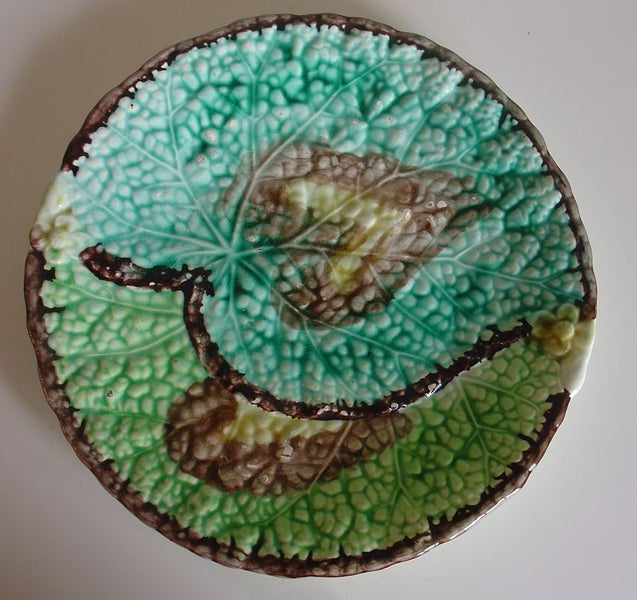 Majolica Vine Leaf Plates x 3 (A) Carousel 2