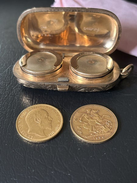 Gold sovereign case holder and sovereigns Carousel 1